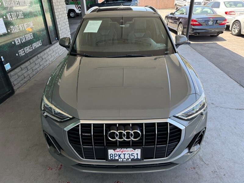 Audi Q3 Vehicle Full-screen Gallery Image 13