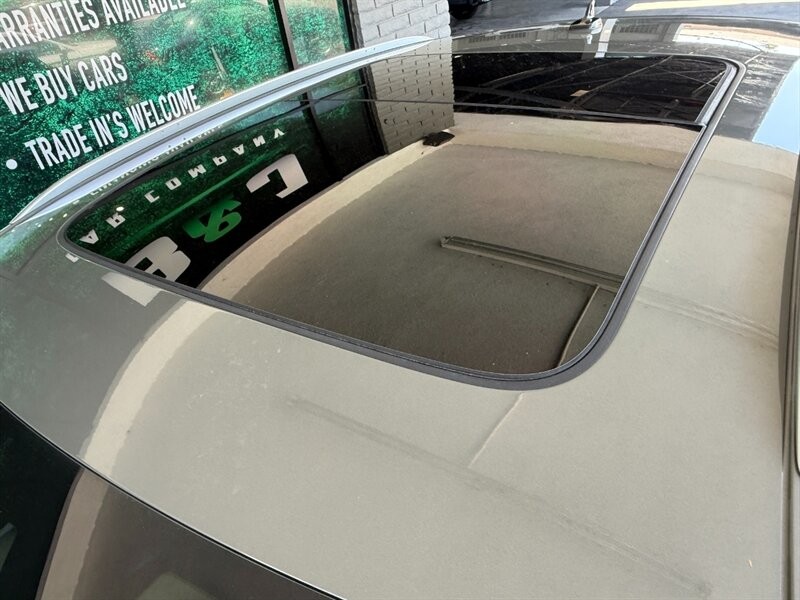 Audi Q3 Vehicle Full-screen Gallery Image 16