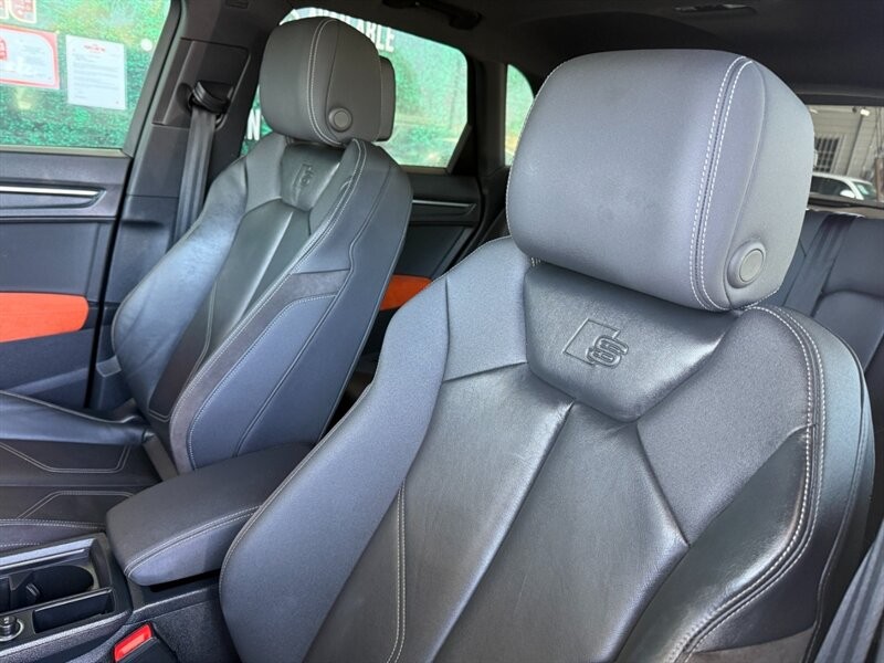 Audi Q3 Vehicle Full-screen Gallery Image 20