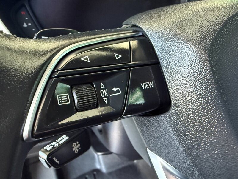 Audi Q3 Vehicle Full-screen Gallery Image 23