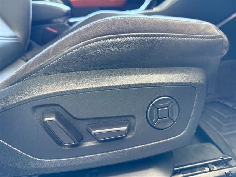 Audi Q3 Vehicle Full-screen Gallery Image 29