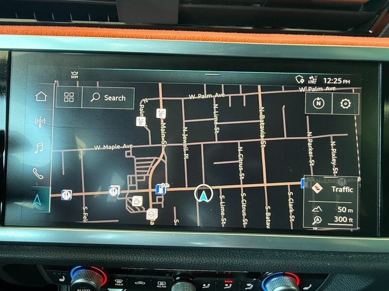 Audi Q3 Vehicle Full-screen Gallery Image 34