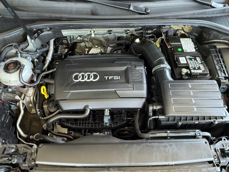 Audi Q3 Vehicle Full-screen Gallery Image 38