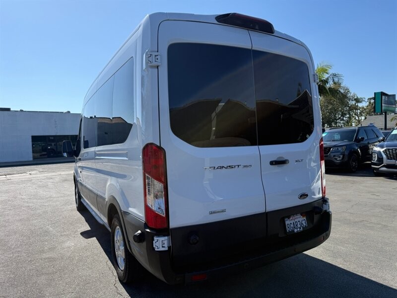 Ford Transit Passenger Wagon Vehicle Full-screen Gallery Image 06
