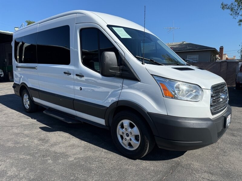Ford Transit Passenger Wagon Vehicle Full-screen Gallery Image 07