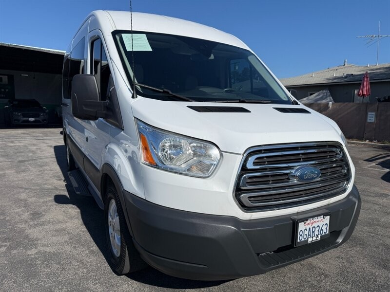 Ford Transit Passenger Wagon Vehicle Full-screen Gallery Image 08