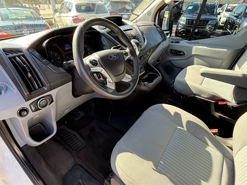 Ford Transit Passenger Wagon Vehicle Full-screen Gallery Image 14