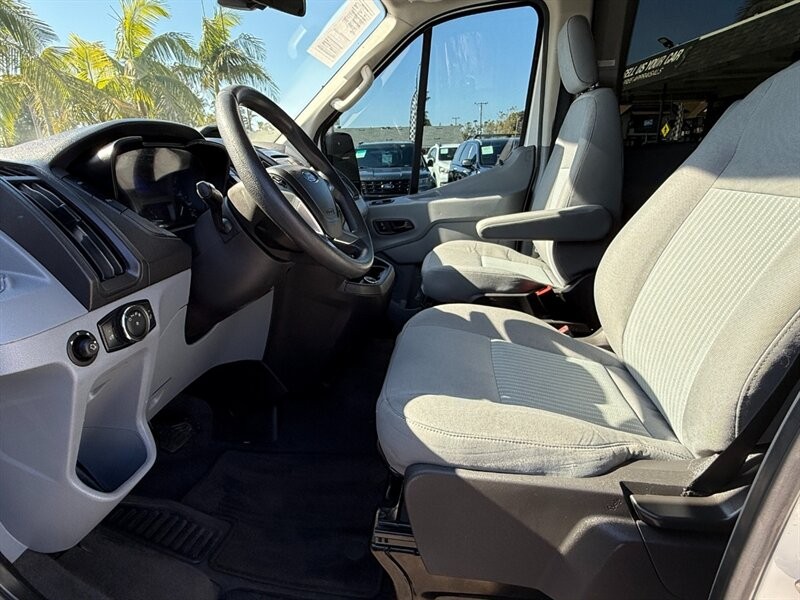 Ford Transit Passenger Wagon Vehicle Full-screen Gallery Image 15