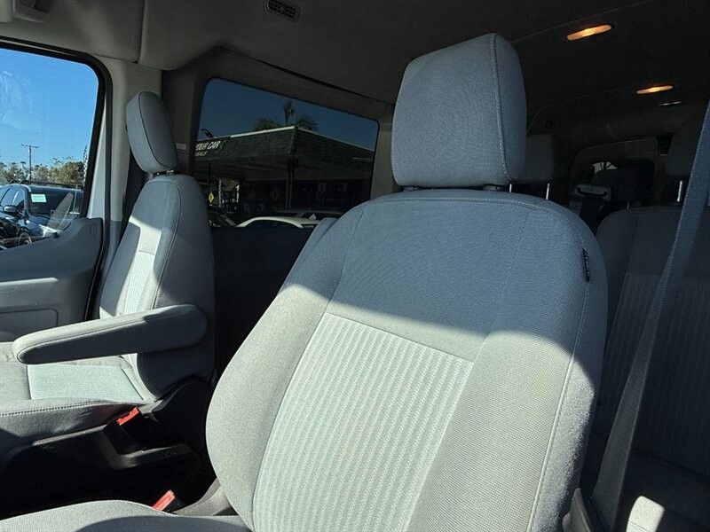 Ford Transit Passenger Wagon Vehicle Full-screen Gallery Image 16