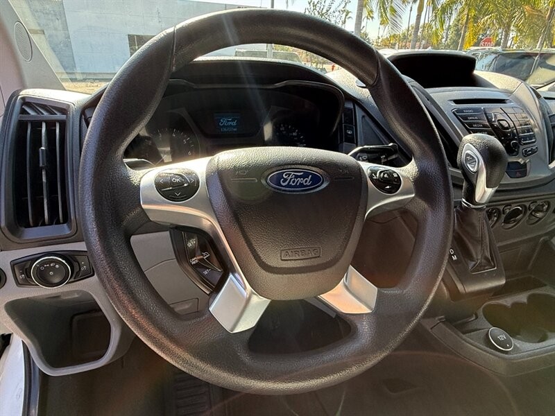 Ford Transit Passenger Wagon Vehicle Full-screen Gallery Image 17