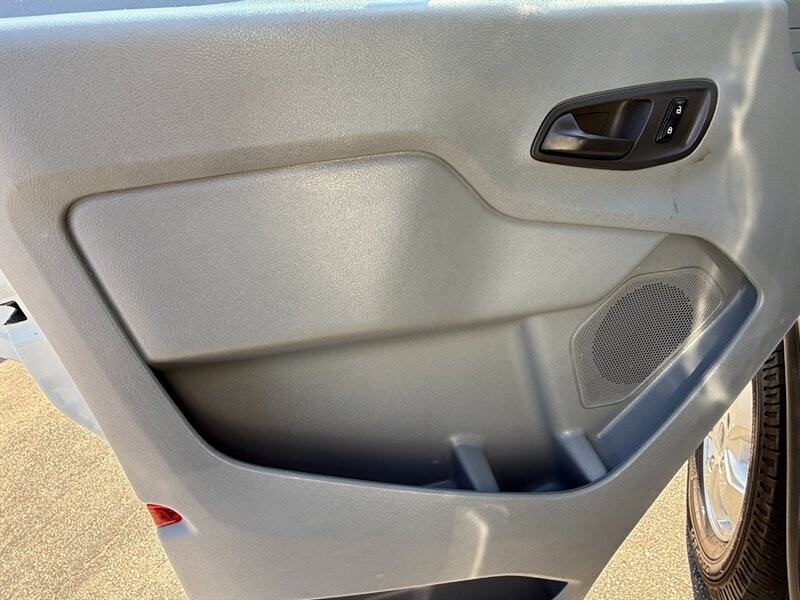 Ford Transit Passenger Wagon Vehicle Full-screen Gallery Image 20