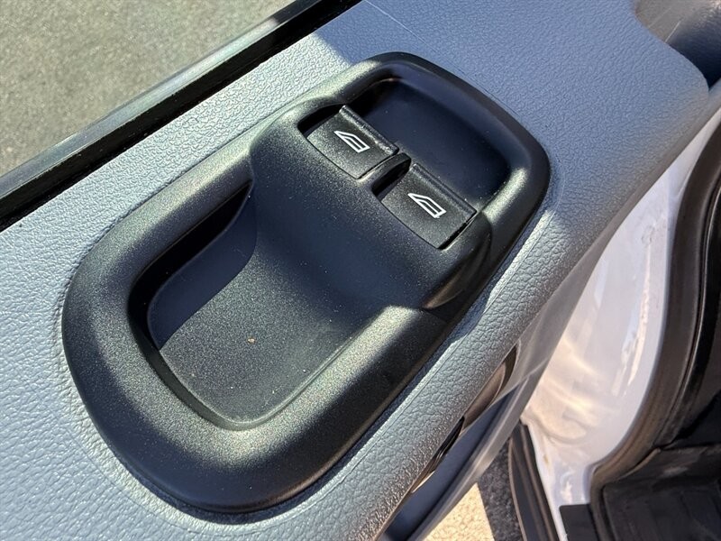 Ford Transit Passenger Wagon Vehicle Full-screen Gallery Image 21