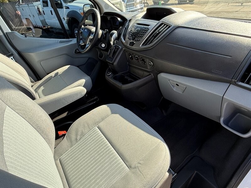 Ford Transit Passenger Wagon Vehicle Full-screen Gallery Image 22