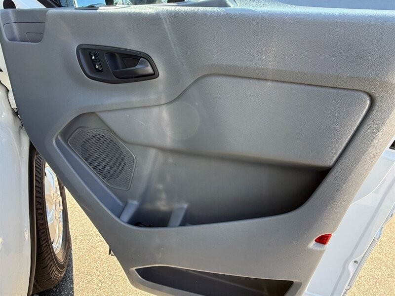 Ford Transit Passenger Wagon Vehicle Full-screen Gallery Image 23