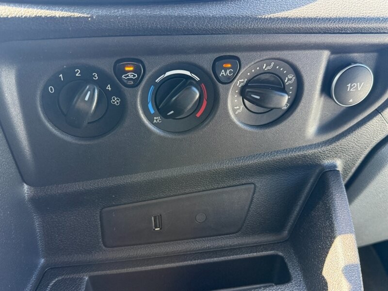 Ford Transit Passenger Wagon Vehicle Full-screen Gallery Image 25