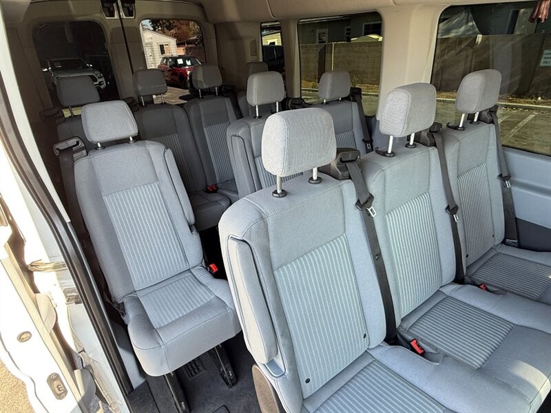 Ford Transit Passenger Wagon Vehicle Full-screen Gallery Image 27