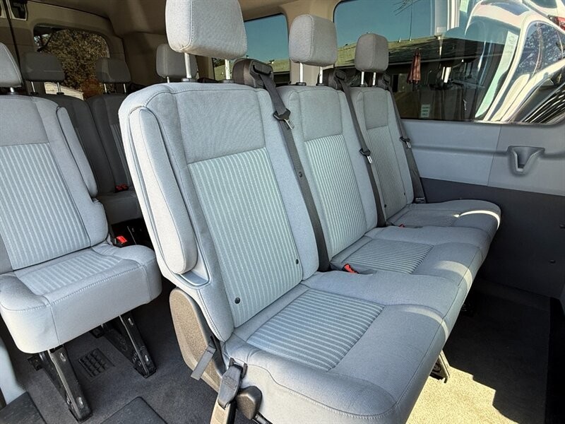 Ford Transit Passenger Wagon Vehicle Full-screen Gallery Image 29