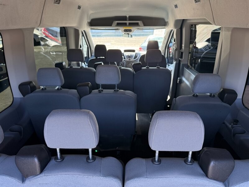 Ford Transit Passenger Wagon Vehicle Full-screen Gallery Image 33