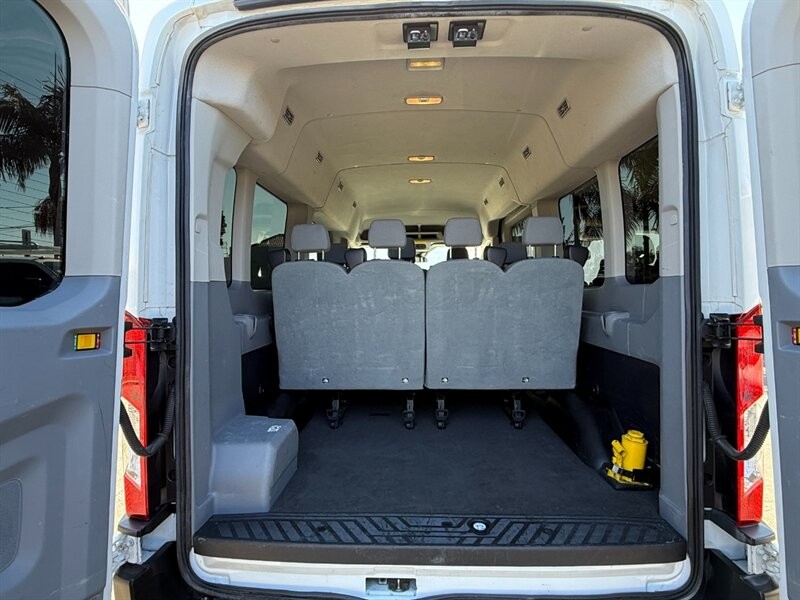 Ford Transit Passenger Wagon Vehicle Full-screen Gallery Image 34