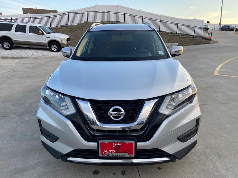 2017 Nissan Rogue SV photo