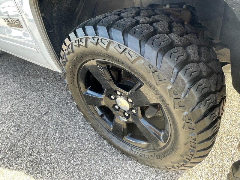 Chevrolet Silverado 1500 Vehicle Full-screen Gallery Image 26