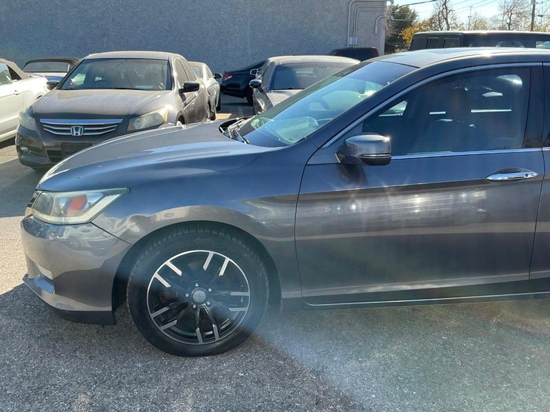 Honda Accord Sedan Vehicle Full-screen Gallery Image 02