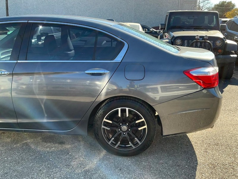 Honda Accord Sedan Vehicle Full-screen Gallery Image 03