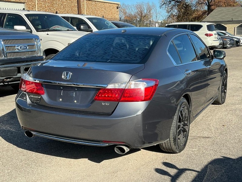 Honda Accord Sedan Vehicle Full-screen Gallery Image 06