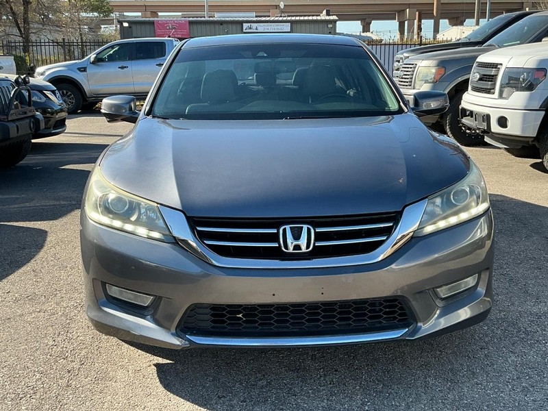Honda Accord Sedan Vehicle Full-screen Gallery Image 11