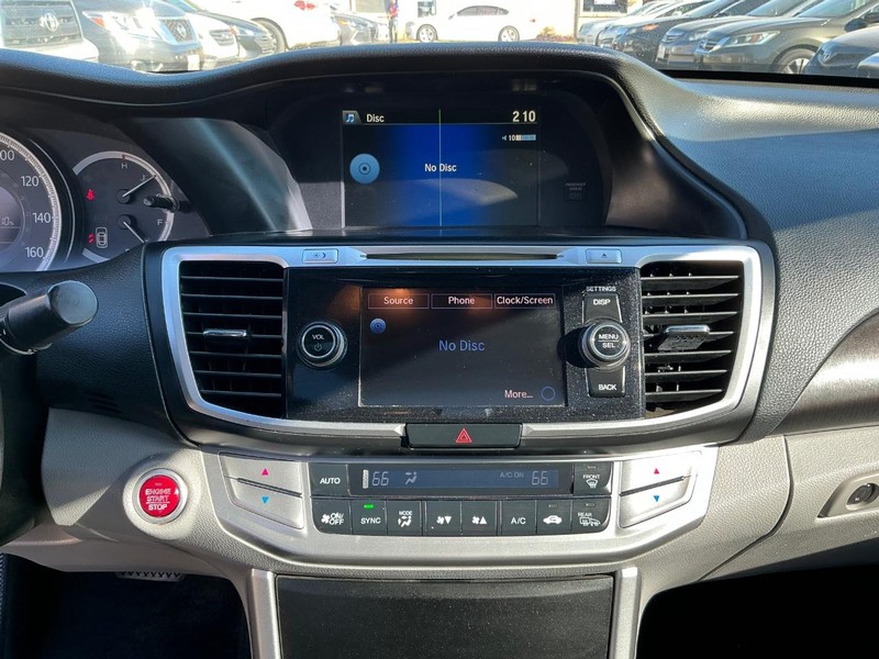 Honda Accord Sedan Vehicle Full-screen Gallery Image 17