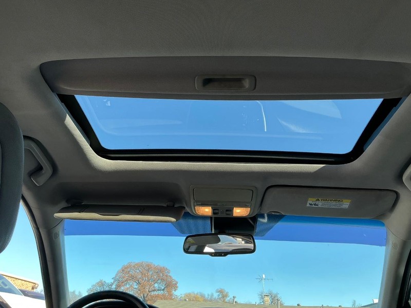 Honda Accord Sedan Vehicle Full-screen Gallery Image 18