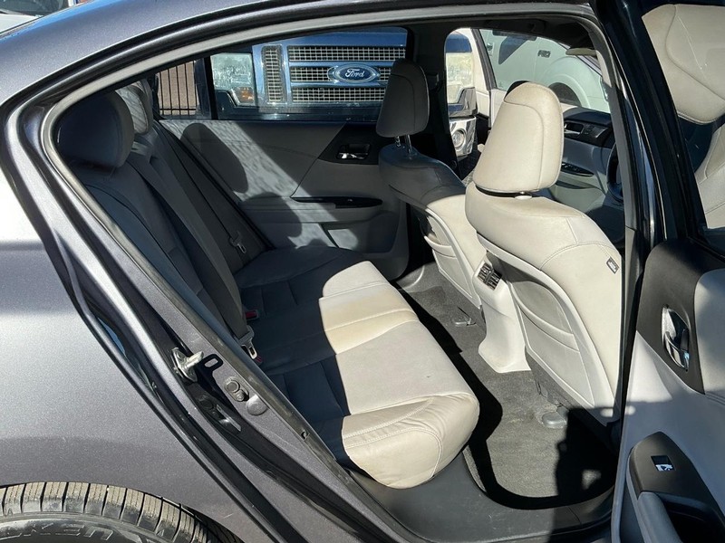 Honda Accord Sedan Vehicle Full-screen Gallery Image 22