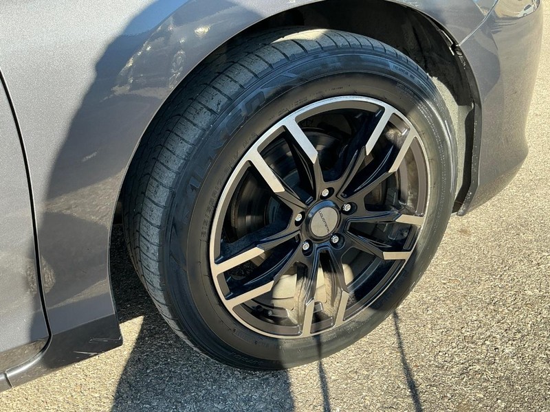 Honda Accord Sedan Vehicle Full-screen Gallery Image 29