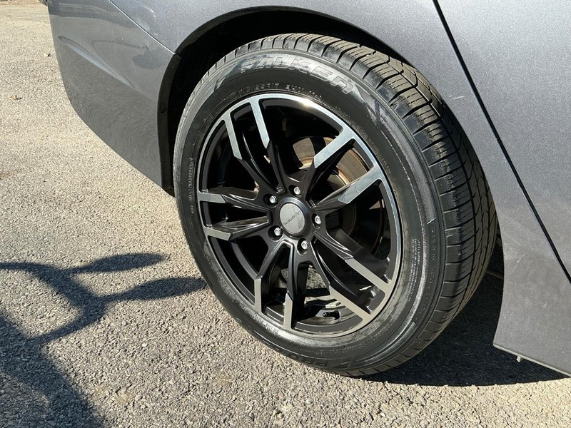 Honda Accord Sedan Vehicle Full-screen Gallery Image 30