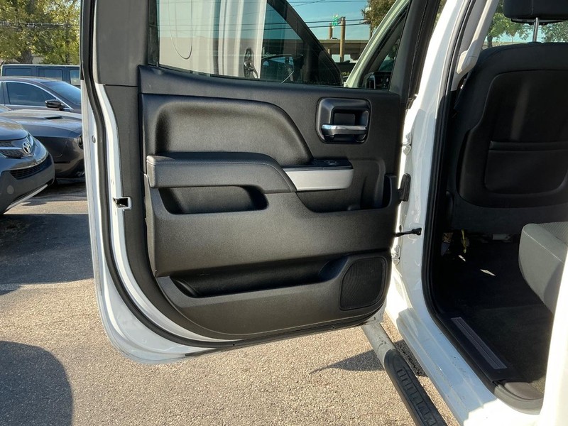 Chevrolet Silverado 1500 Vehicle Full-screen Gallery Image 09