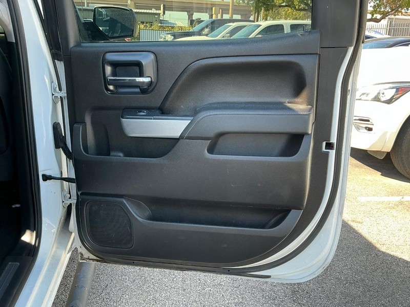 Chevrolet Silverado 1500 Vehicle Full-screen Gallery Image 16