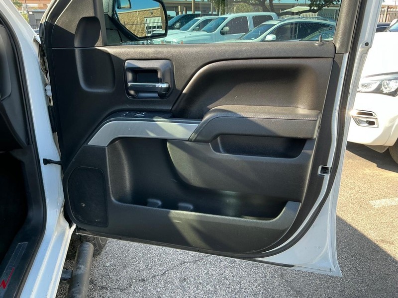 Chevrolet Silverado 1500 Vehicle Full-screen Gallery Image 18