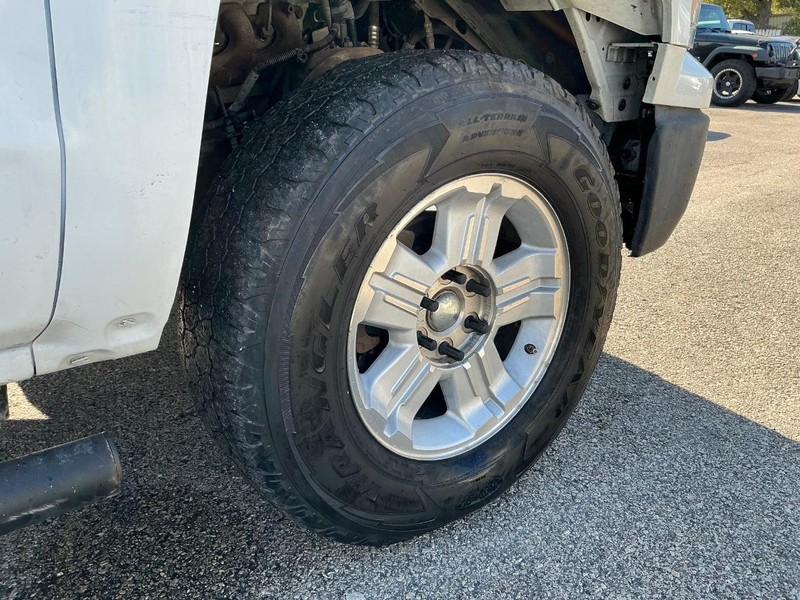 Chevrolet Silverado 1500 Vehicle Full-screen Gallery Image 19