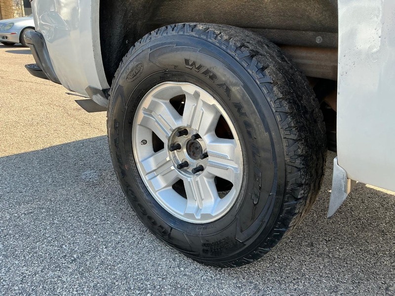 Chevrolet Silverado 1500 Vehicle Full-screen Gallery Image 21