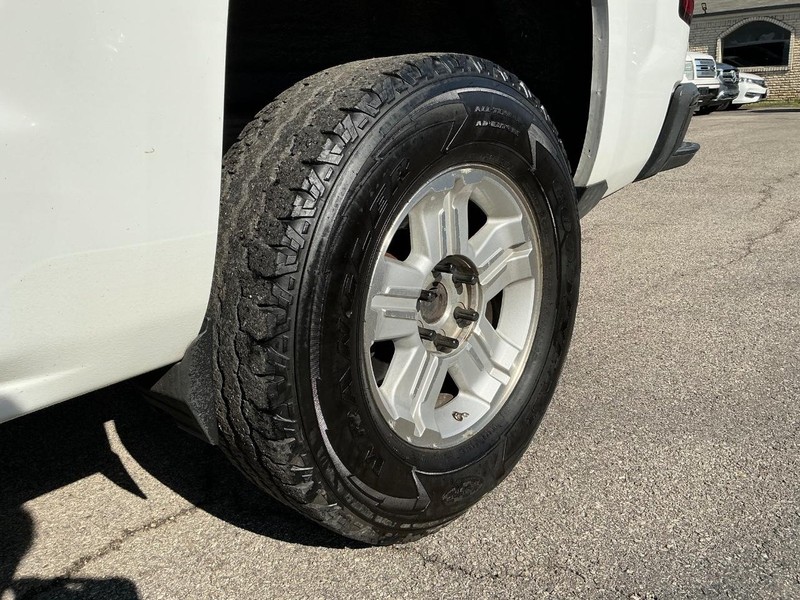 Chevrolet Silverado 1500 Vehicle Full-screen Gallery Image 22