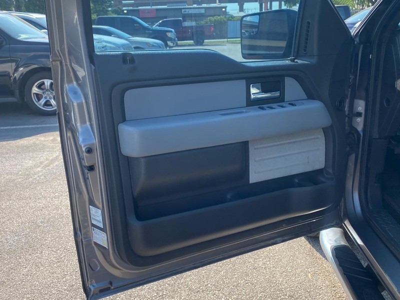 Ford F-150 Vehicle Full-screen Gallery Image 11