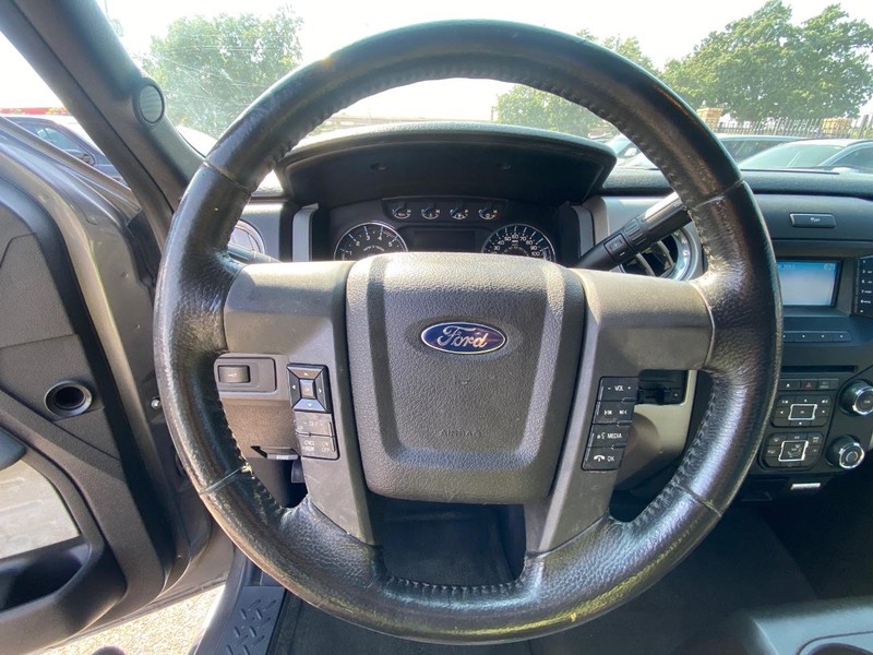 Ford F-150 Vehicle Full-screen Gallery Image 25