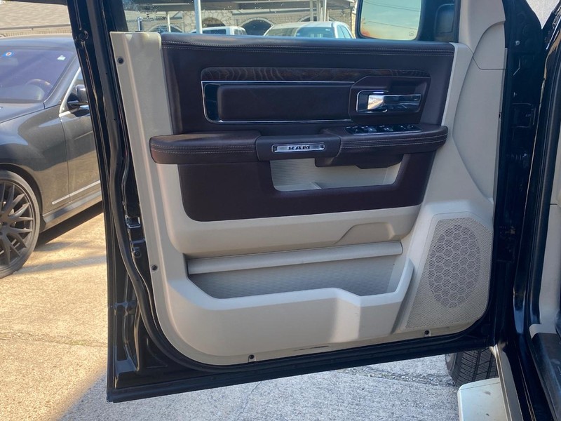 Ram 1500 Vehicle Full-screen Gallery Image 06