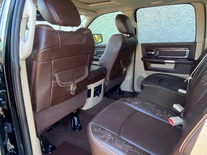 Ram 1500 Vehicle Full-screen Gallery Image 09