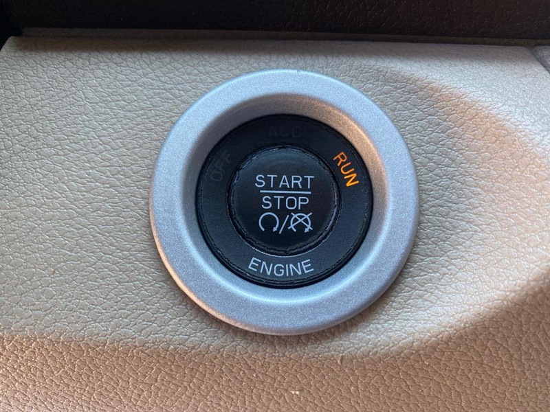 Ram 1500 Vehicle Full-screen Gallery Image 14