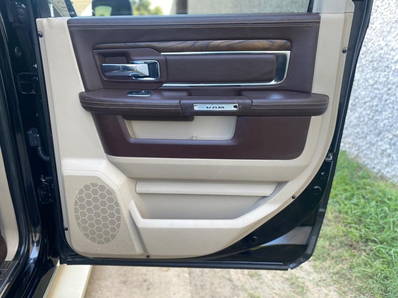 Ram 1500 Vehicle Full-screen Gallery Image 17