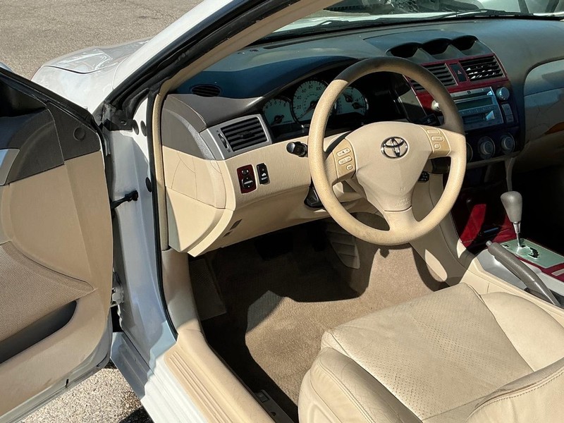 Toyota Camry Solara Vehicle Full-screen Gallery Image 06