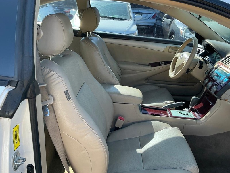 Toyota Camry Solara Vehicle Full-screen Gallery Image 13