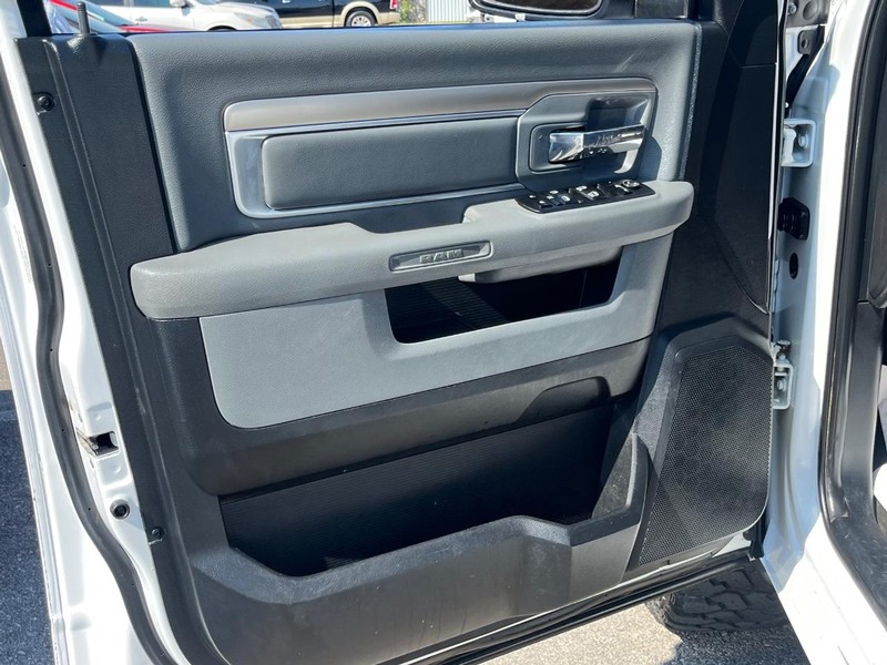 Ram 1500 Vehicle Full-screen Gallery Image 06