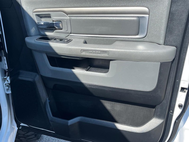 Ram 1500 Vehicle Full-screen Gallery Image 13